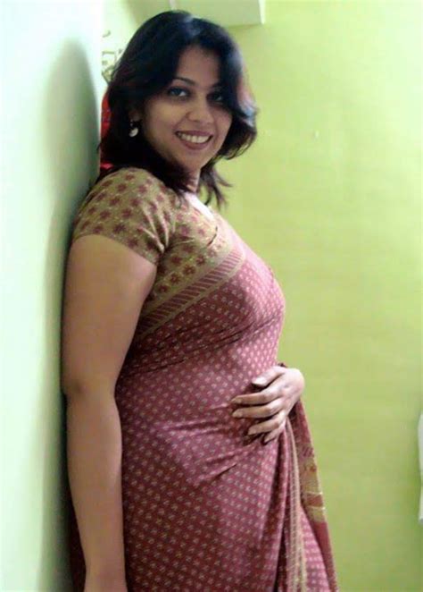 hot sexy aunty|Saree videoss (@sareevideoss) • Instagram photos and videos